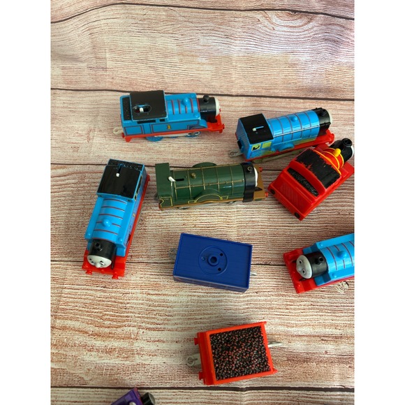 Thomas & Friends Train Lot, Mixed Train Cars, Engines, & Accessories Toy Bundle - Picture 5 of 5